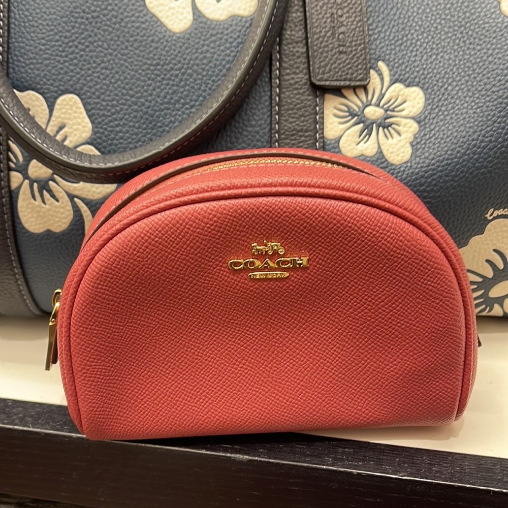 Coach Dome Cosmetic Case
Gold Rouge - Picture 11 of 16